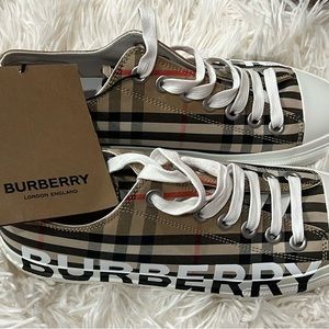 NWT BURBERRY Beige Logo Check Larkhall Sneakers
